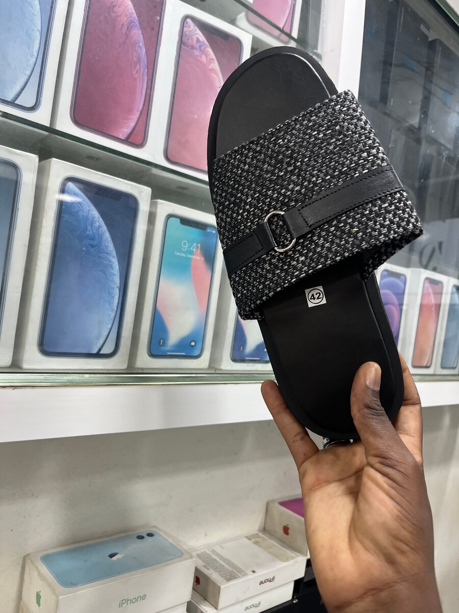 Sandales en cuir tissé