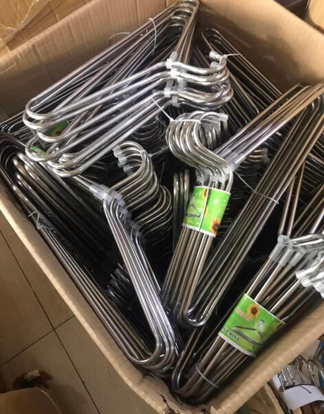 Cintres en métal résistants