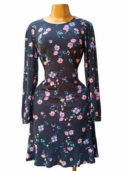 Robe fleurie à manches longues