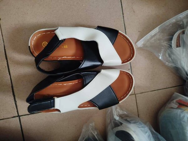 Sandales en cuir bicolore