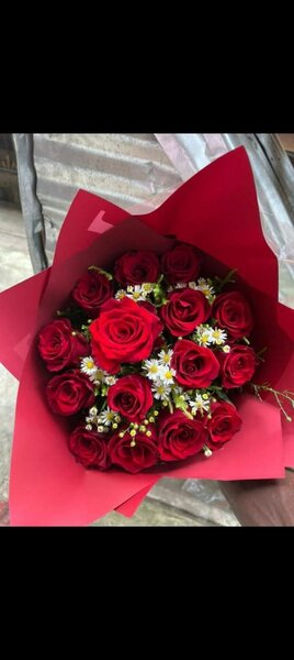 Bouquet avec rosé rouge