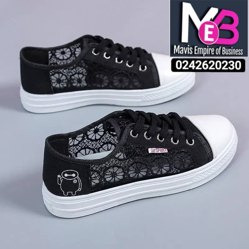 Lady's breathable sneakers