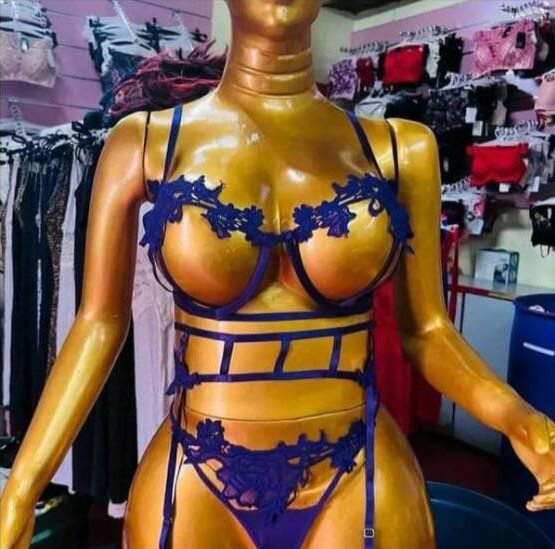 Belle lingerie violet