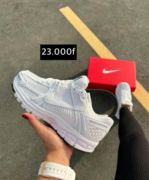 Chaussures Nike Zoom Vomero 5 blanc