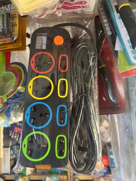 Prise multiple avec 5 prises et interrupteur