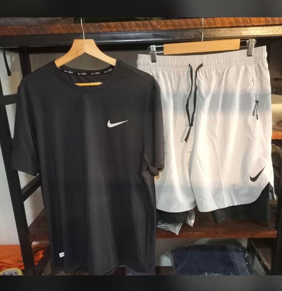 Ensemble sportif Nike et Adidas
