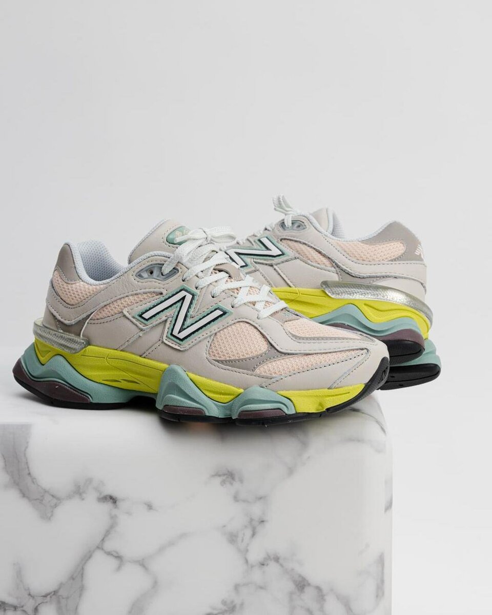NEW BALANCE SNEAKERS