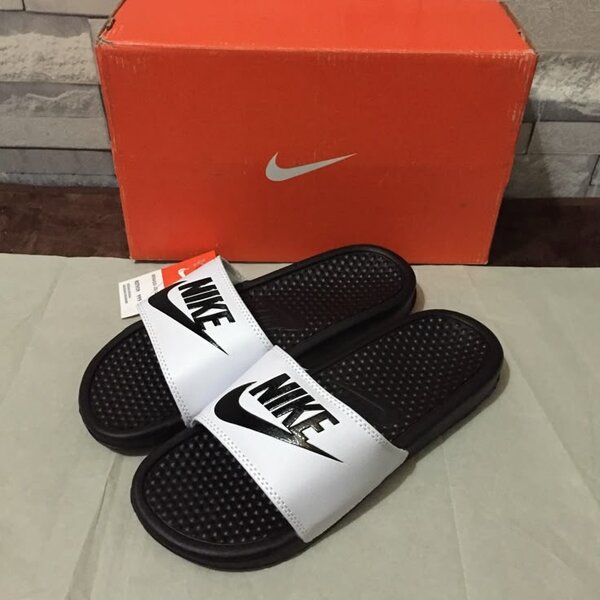 Claquettes confortables Nike