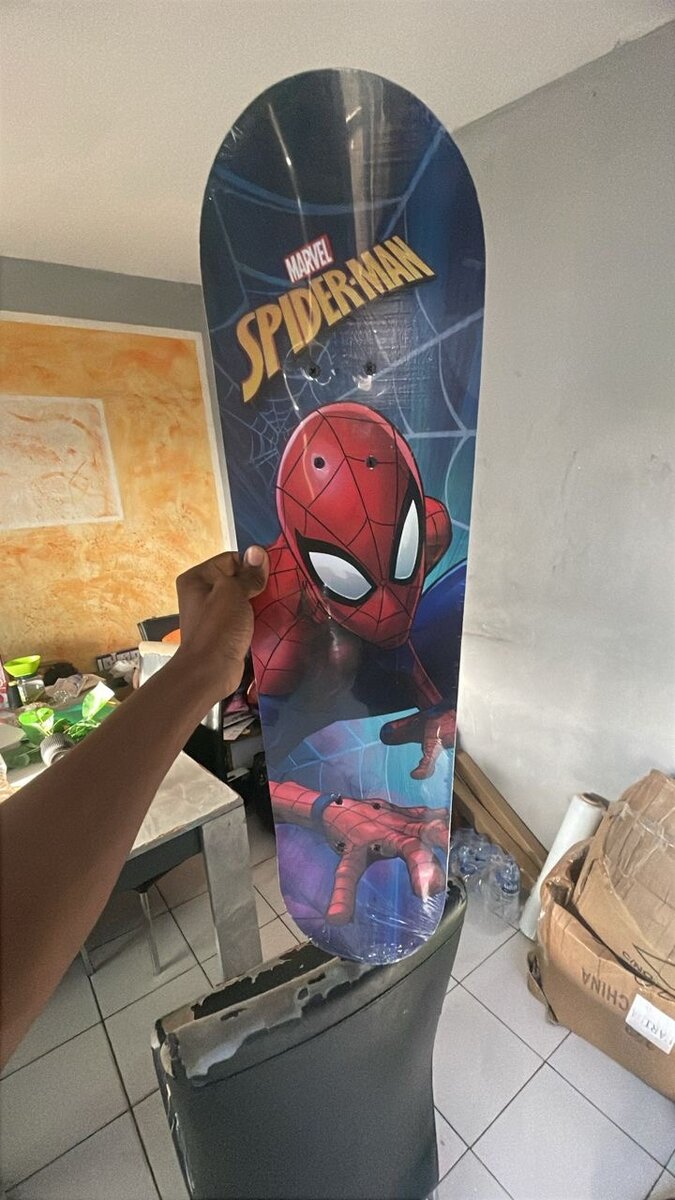 Planche à roulettes Spider-Man pour enfants
