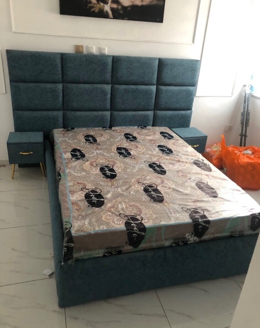 Lit Confortable avec Matelas