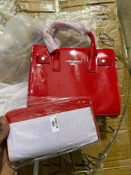 Sac à main rouge élégant