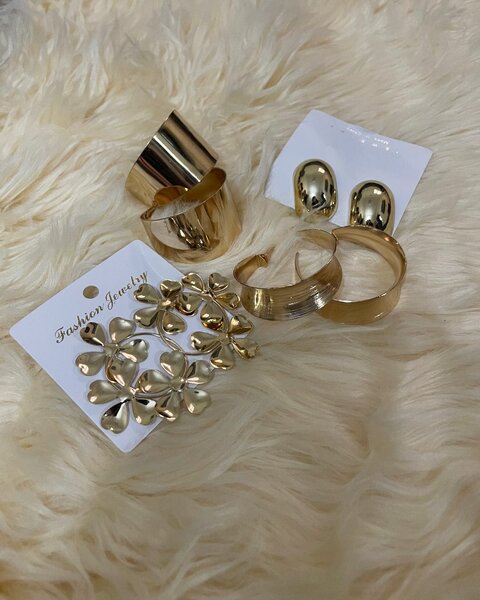 Boucles d'oreilles dorées chic