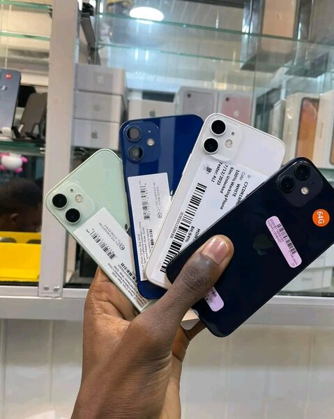 IPhone 12 64gb quasi neuf propre Disponible