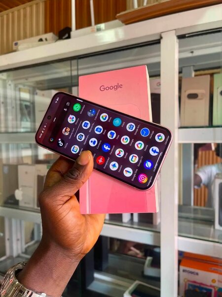 Google Pixel 8 rose