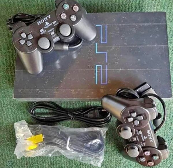 PS2 occasion quasi neuve+25 jeux installés avec 2 manettes