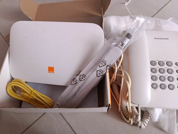 Flybox et combiné téléphone