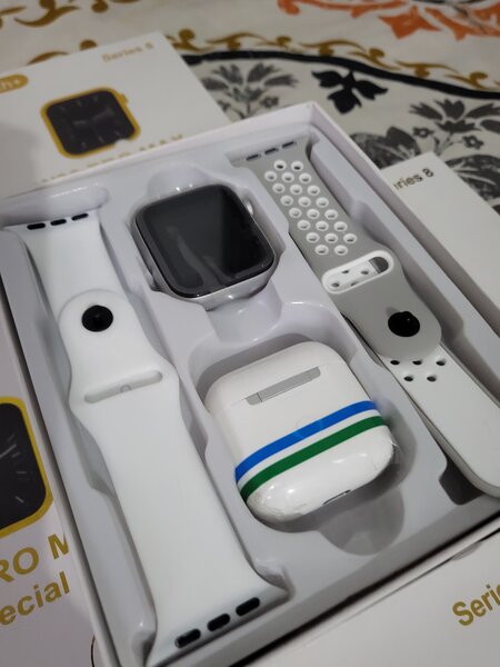 Montre intelligente Apple Watch avec écouteurs