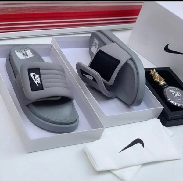 Sandales Nike grises pour homme