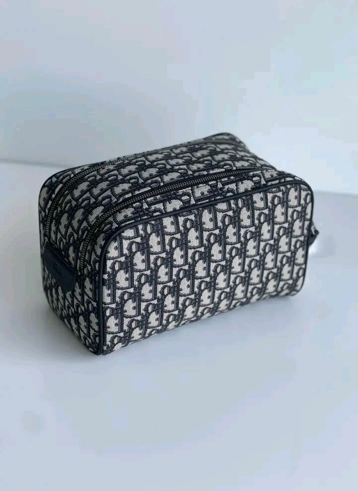 Trousse de toilette luxe Dior en cuir