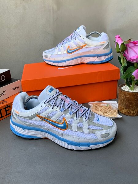 Baskets de running colorées