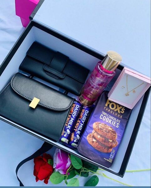 Gift hampers and gift packs