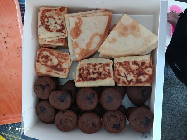 Boîte de crêpes et muffins
