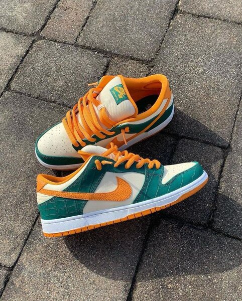 Paire de basket NIKE et JORDANE