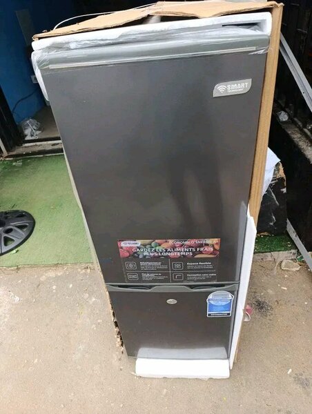 Réfrigérateur compact moderne