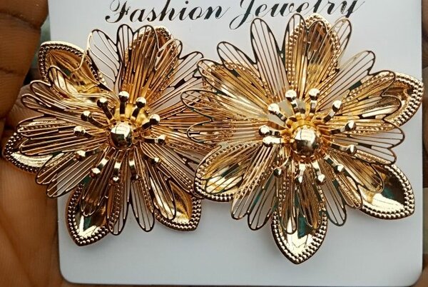 Boucles d'oreilles florales dorées