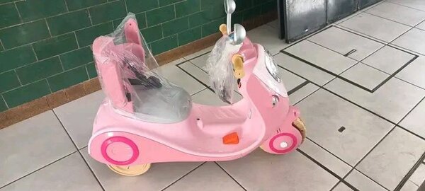 Trottinette électrique enfant rose