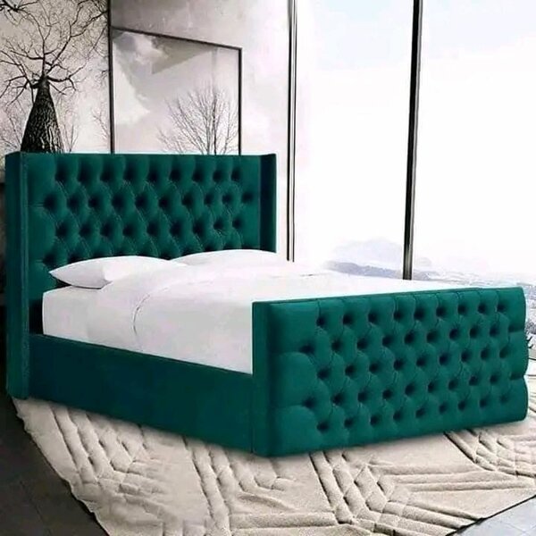 Lit vert capitonné avec tête de lit