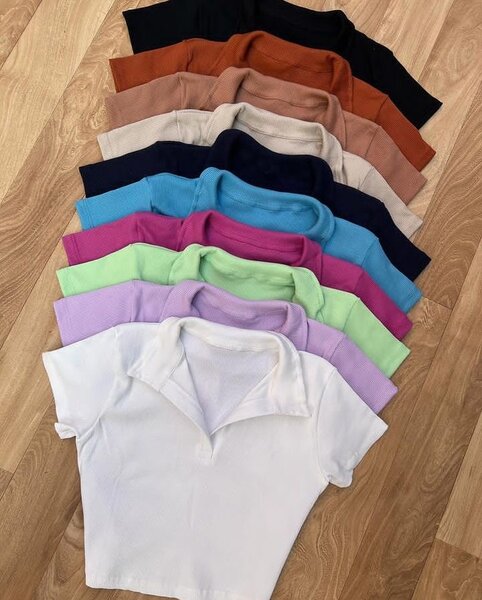 Tops à manches courtes colorés