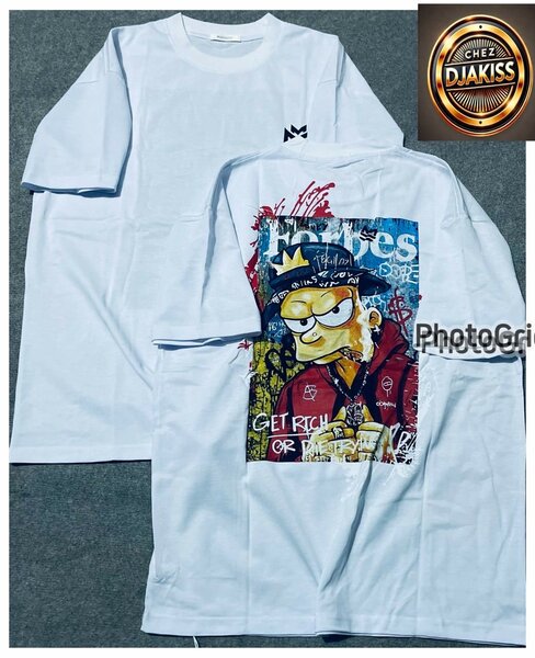 T-shirt blanche avec design graphique