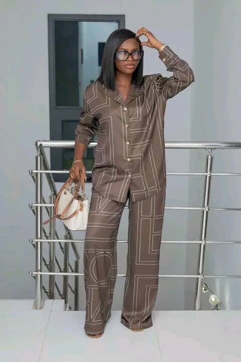 Ensemble pyjama élégant femme