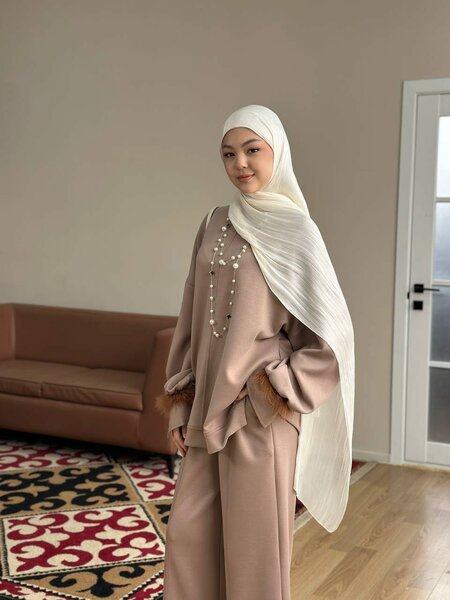 Двойка с перьями