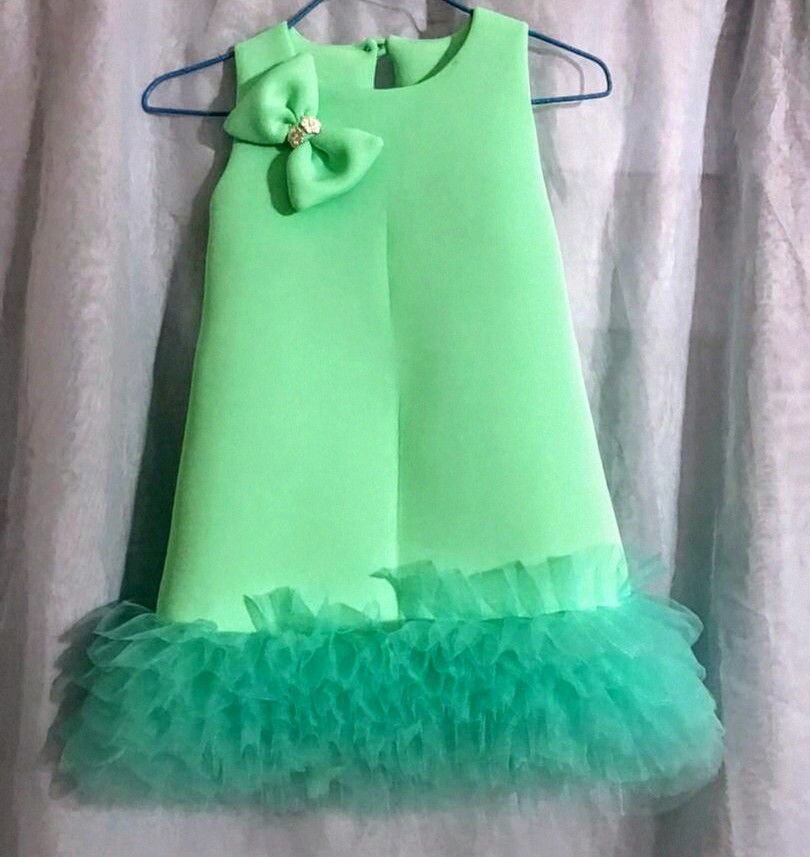 Robe satin verte pour fille