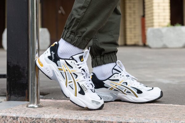 Chaussures de sport Asics blanches