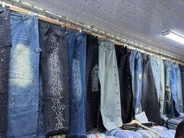 Jeans larges brodés style unique