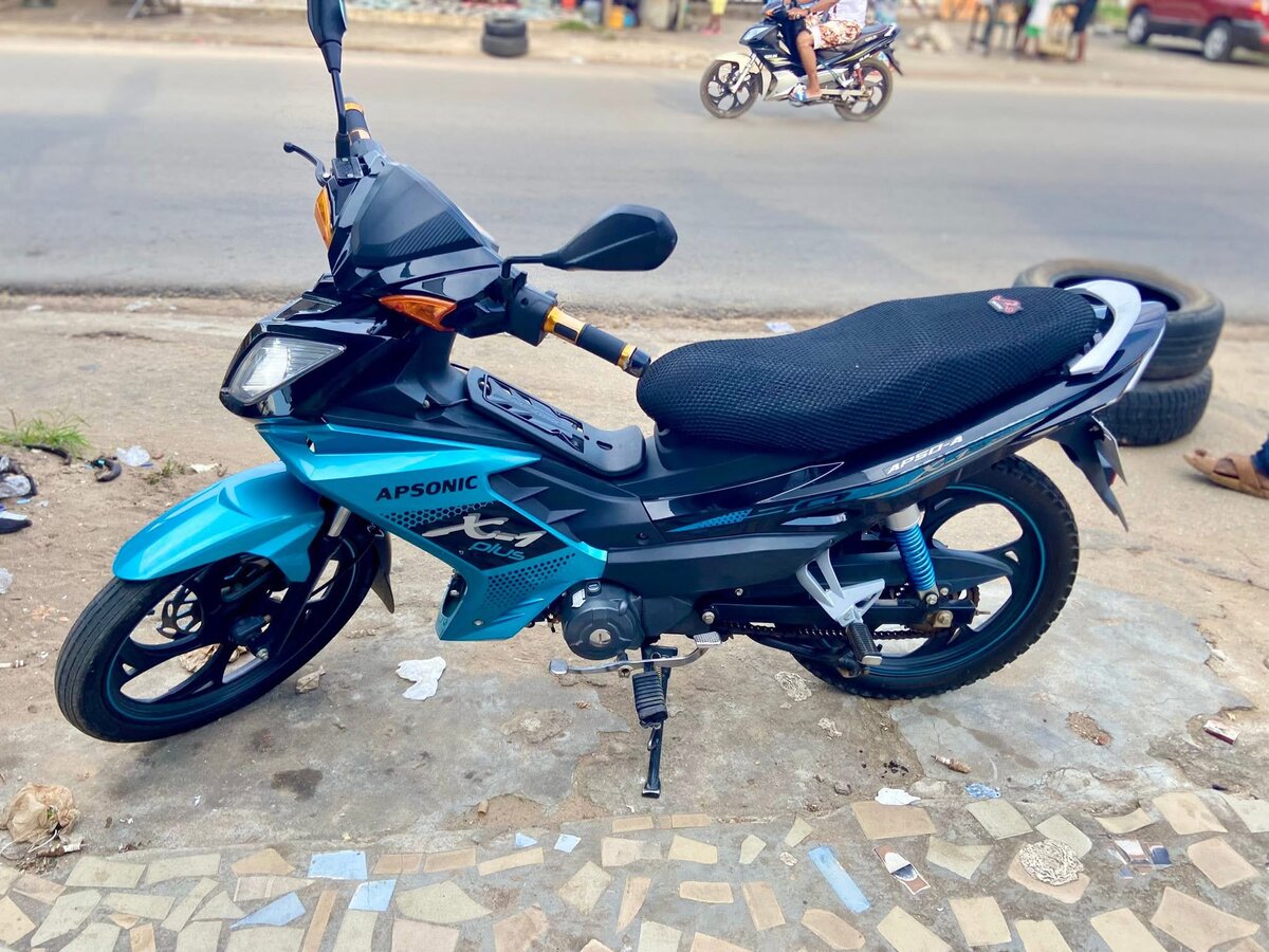 Apsonic moto bleu