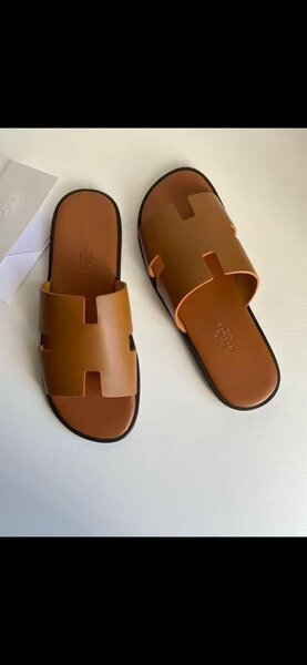 Claquettes élégantes pour homme