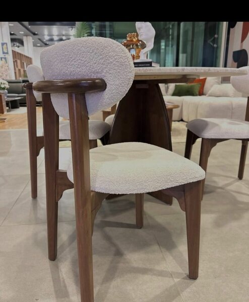 Table ronde en marbre avec chaises
