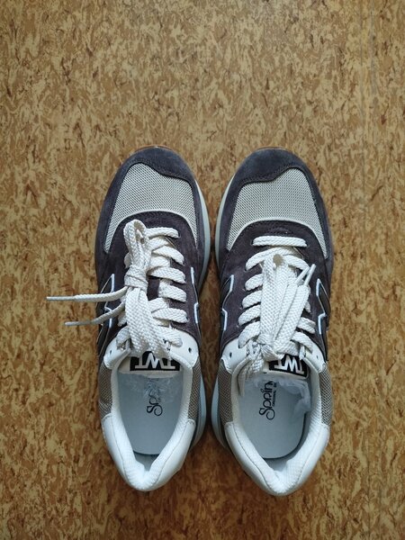 Кроссовки женские