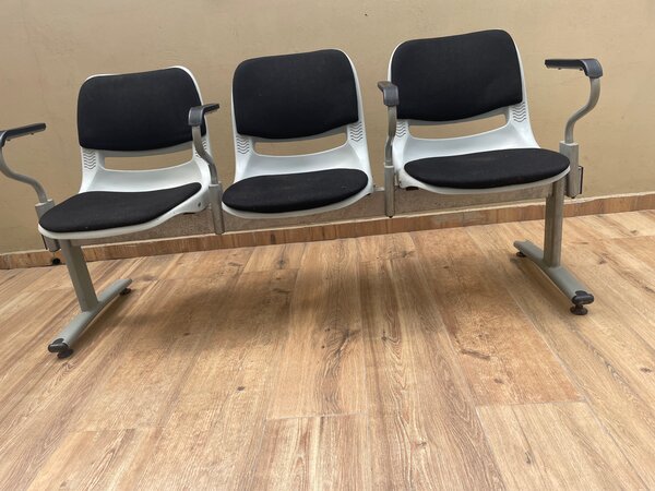 Banc d'attente moderne 3 places