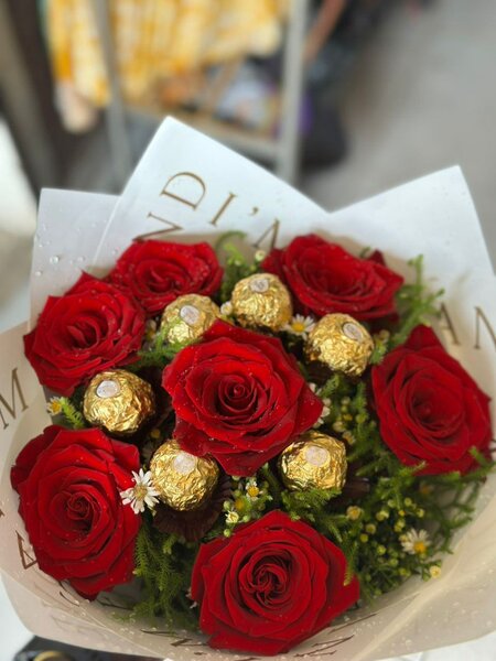 Bouquet de roses et chocolats