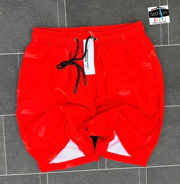 Short rouge de sport léger
