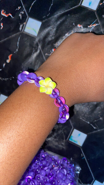 Bracelet en perles violettes