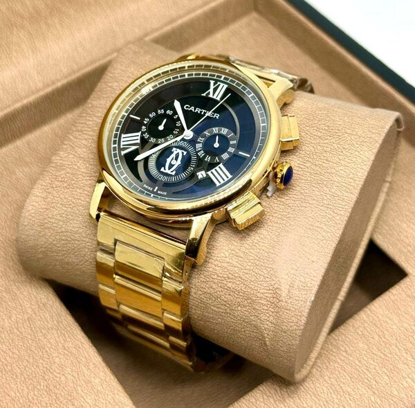 Montre en or Cartier élégante