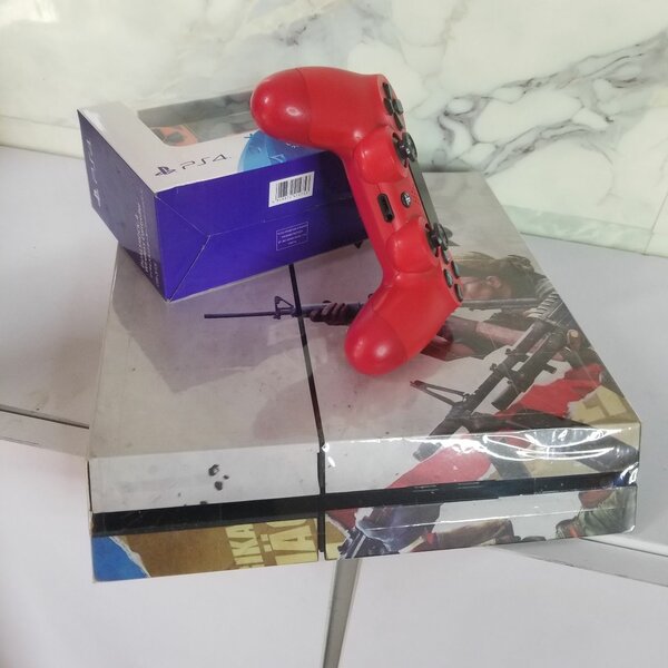 Console PS4 avec manette