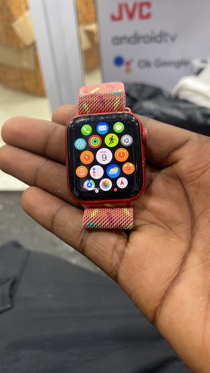 Apple Watch Series 6 40 mn disponible