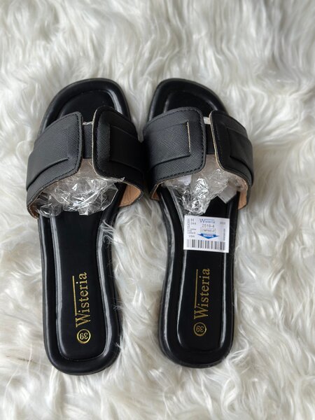 Sandales noires élégantes